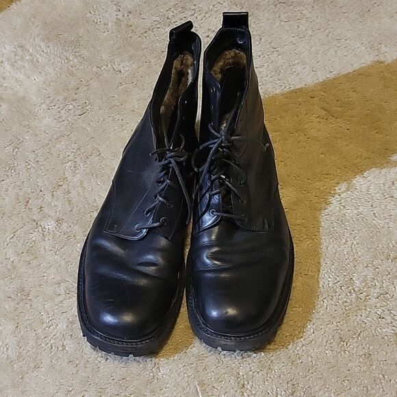 Size 11 Vibram Boots - Picture 1 of 5